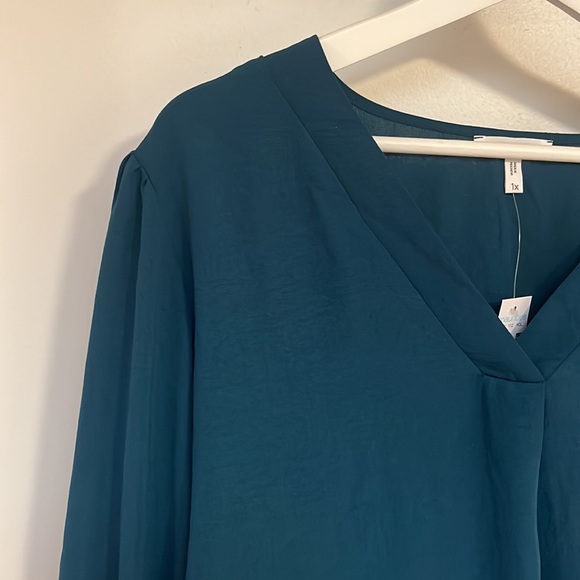NWT Reitmans turquoise blouse. - Picture 14 of 16